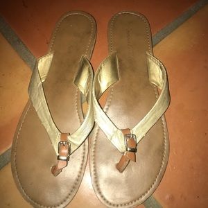 American Eagle Flip flops